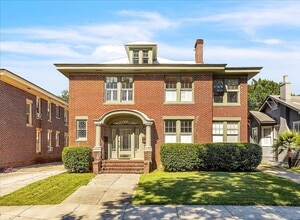 Building Photo - 214 E 48th St