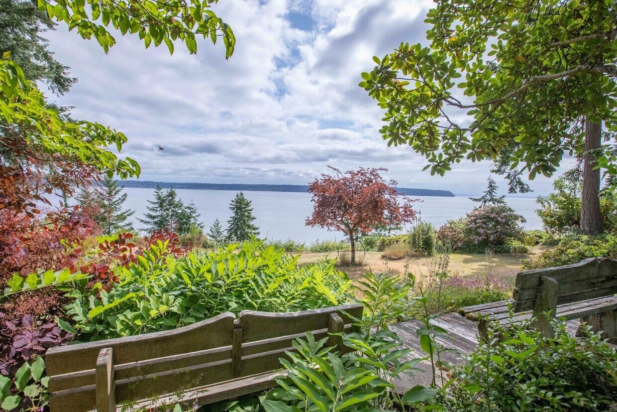 Primary Photo - Gorgeous Langley Home With Water View and ...