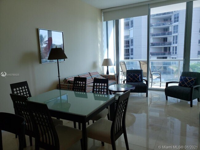 Foto del edificio - 6799 Collins Ave