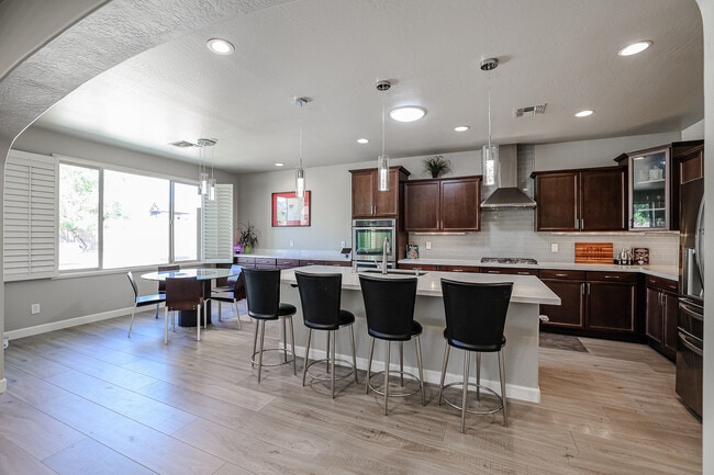 Foto del edificio - 15626 W Campbell Ave