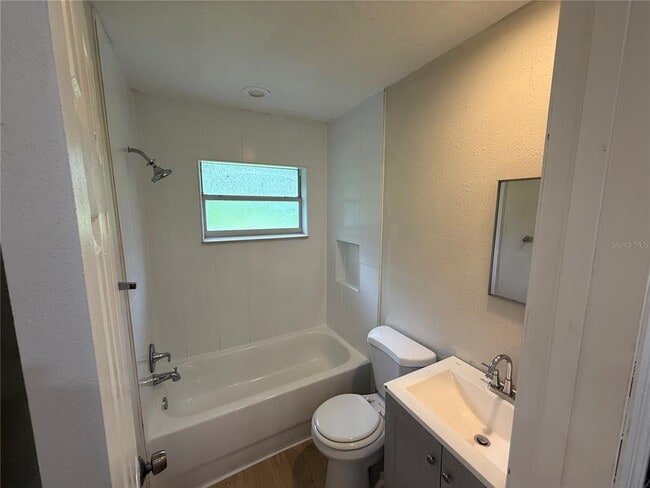 Building Photo - 10022 N Lantana Ave