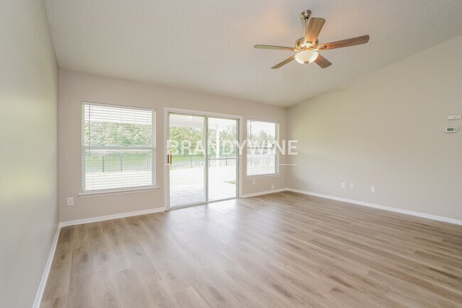 Foto del edificio - 3159 Wavering Ln