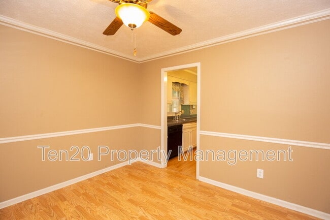 Building Photo - 1430 Lokey Dr