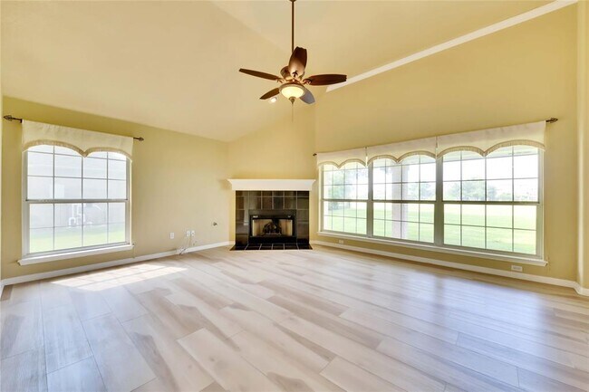 Building Photo - 2721 Butler National Dr