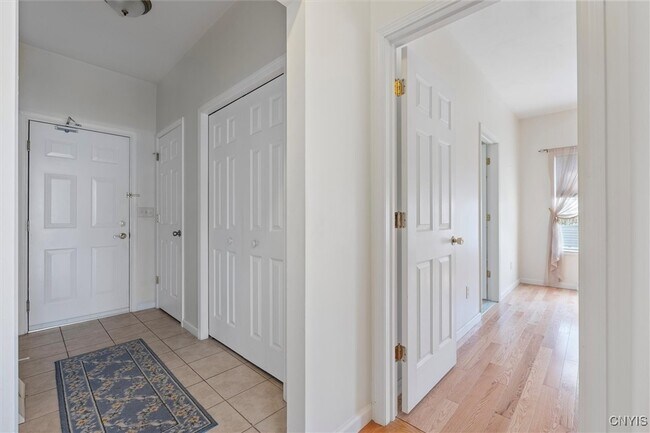 Foto del edificio - 5055 Constitution Ln