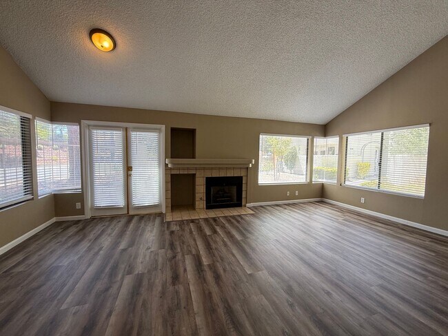 Building Photo - 2716 Baycliff Ct