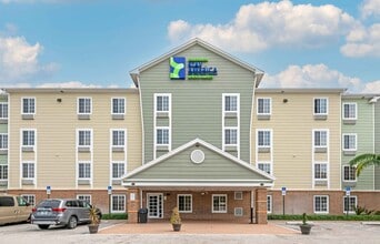 Building Photo - Furnished Studio-Lake Worth