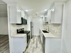 Building Photo - 3045 Cornwall C