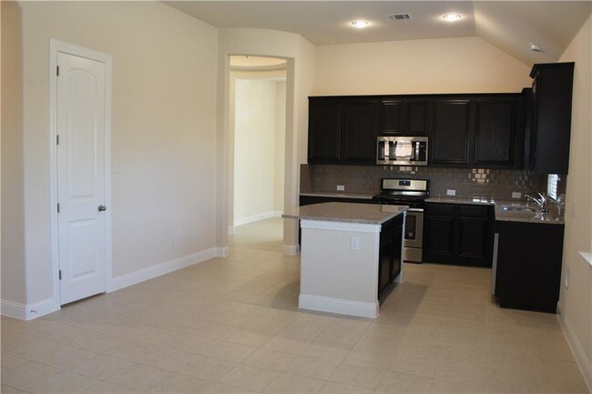 Building Photo - 2433 Whispering Pines Dr