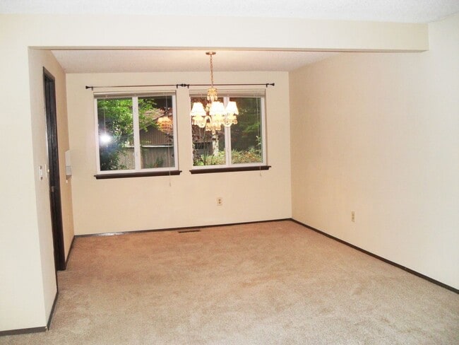 Foto del edificio - Beautiful View-Quiet Twin Lakes Neighborhood