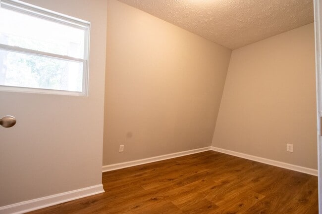 Building Photo - Rustwood