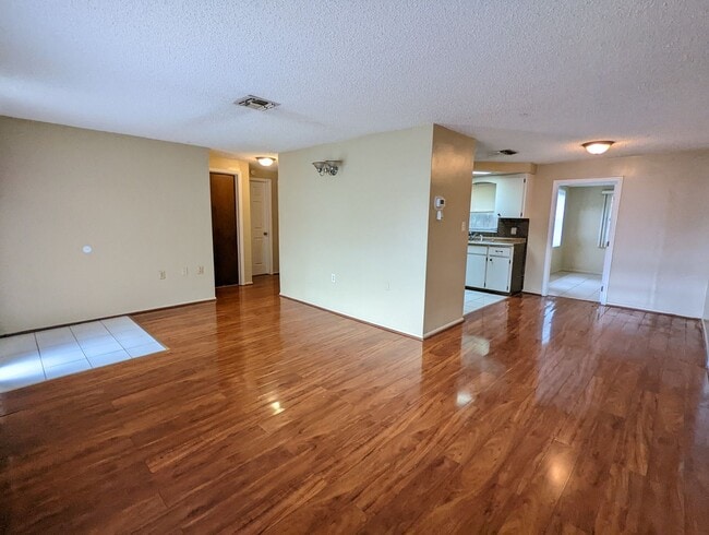 Building Photo - REDUCED!!!  3 bedroom, 2 FULL bathroom, 1320sq ft home with LVP flooring, spacious kitchen a LARG...