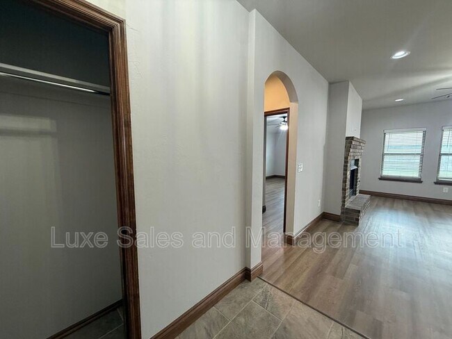 Foto del edificio - 1808 W Trout Way