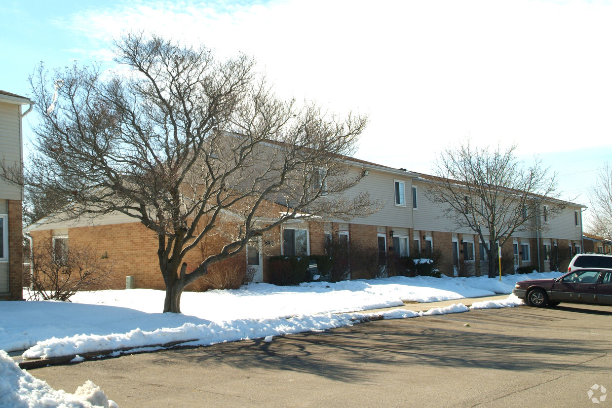 Primary Photo - Woodland Square Apartments