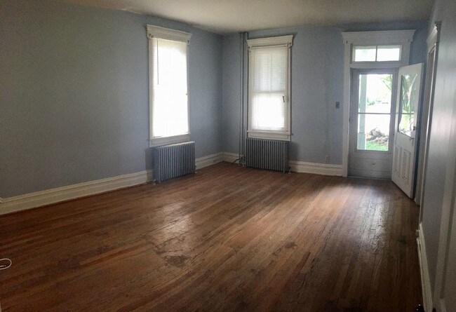 Foto del edificio - 228 W Main St