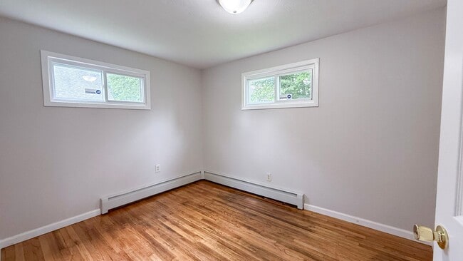 Building Photo - Gorgeous single-family home near Hartford ...