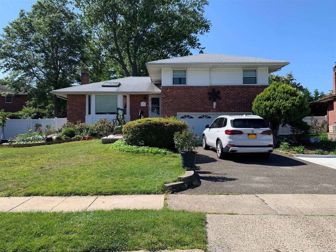 3 Ives Ln, Plainview, NY 11803 House Rental in Plainview, NY