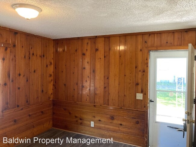 Building Photo - 3 br, 1.5 bath House - 4214 COUNTRY CLUB ROAD