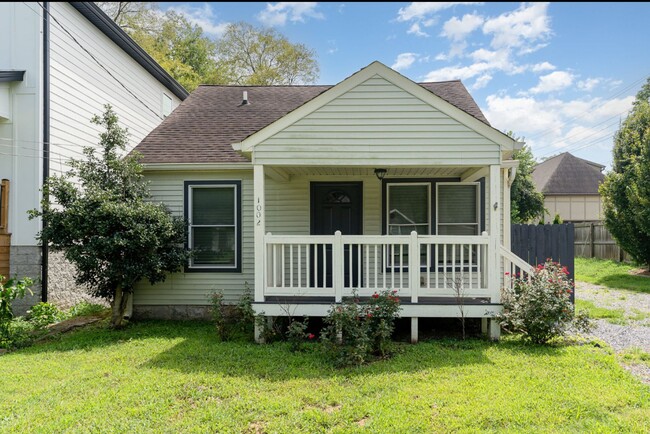 Foto del edificio - East Nashvile Cottage!