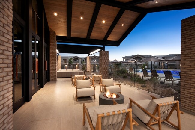 Building Photo - Encantada Gladden Farms
