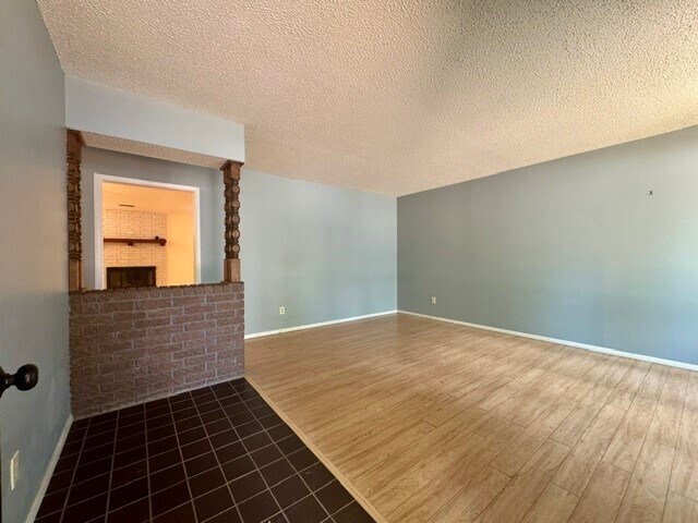 Foto del edificio - 205 E Henson Ave
