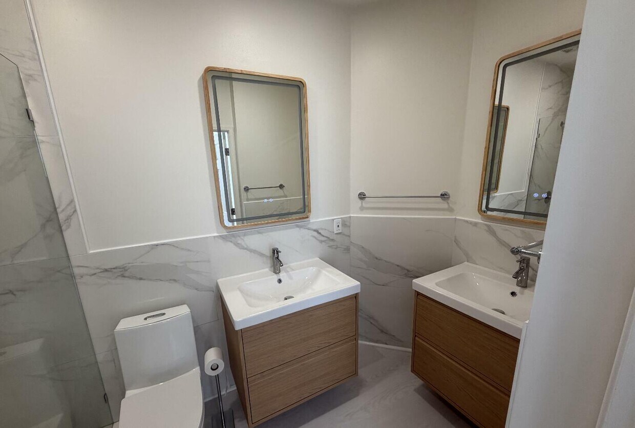 Building Photo - 695 Hibiscus St