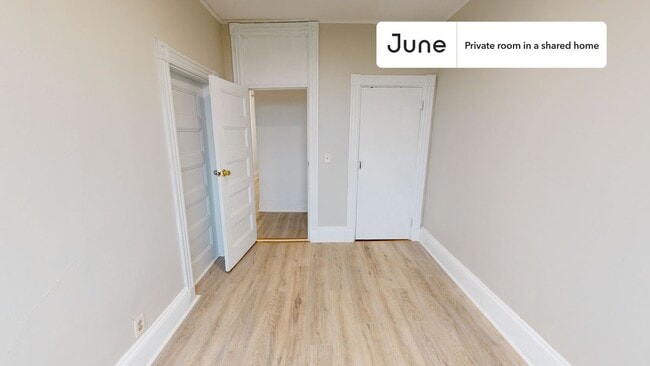 Building Photo - Room in Shared 4 bed/1 bath home