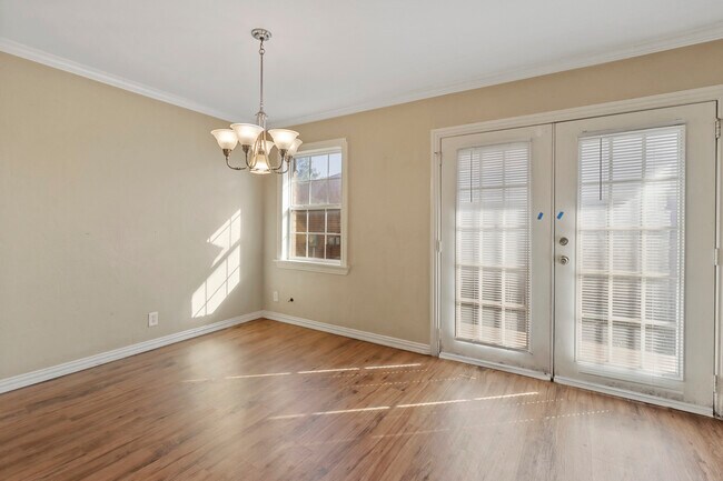 Building Photo - 807 Ash Ln