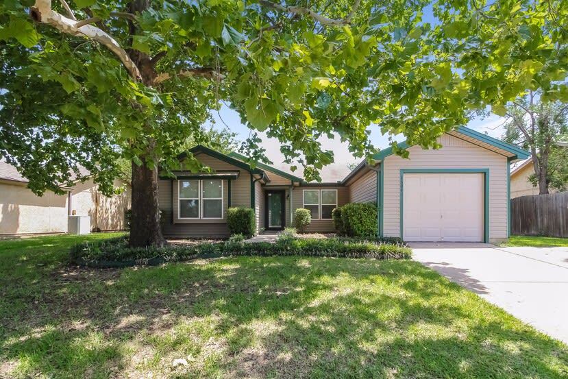 Primary Photo - 1504 Colonnade Dr