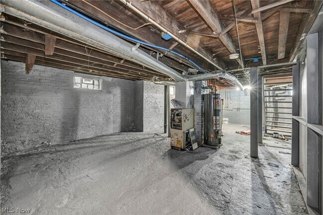 Building Photo - 2049 W 85th St