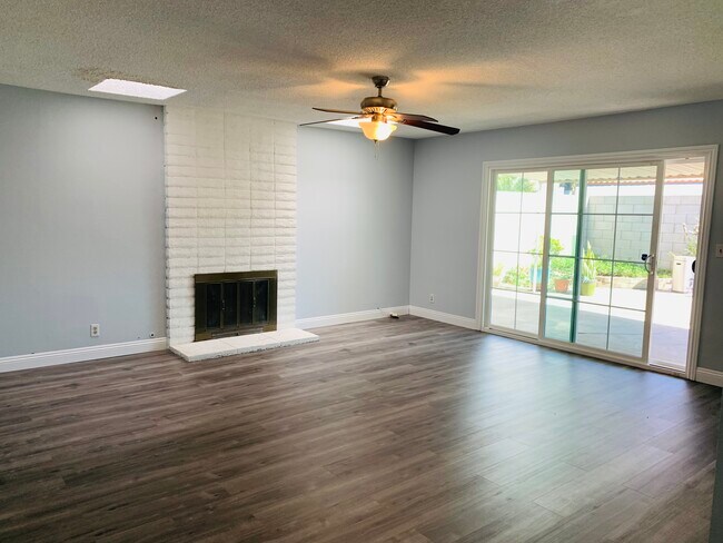Building Photo - 2225 S Doreen Way