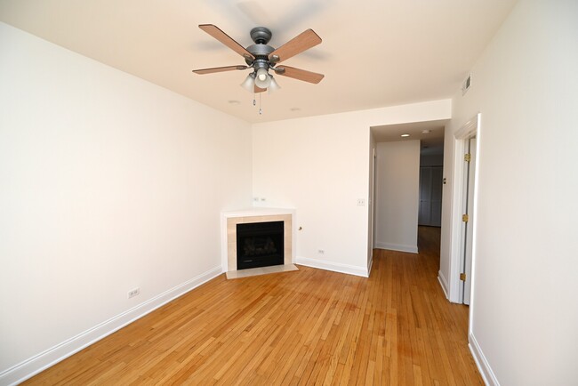 Foto del edificio - 7404 N Oakley Ave