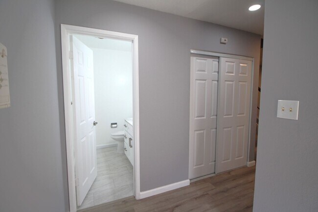 Building Photo - Stunning Pleasanton Home!