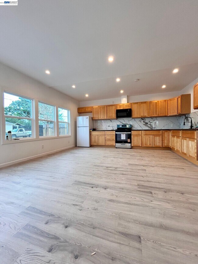 Foto del edificio - 213 E Ruby St