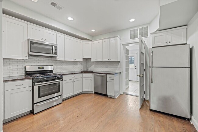 Building Photo - 1751 L St NE