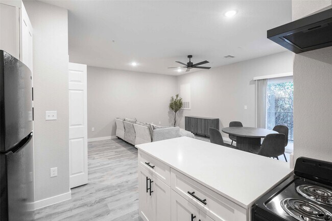 Building Photo - 2101 Reinke Rd