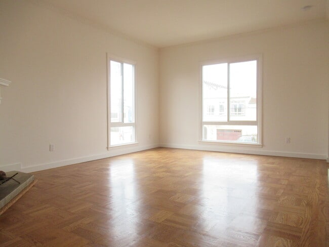 Building Photo - 3939 Ortega St