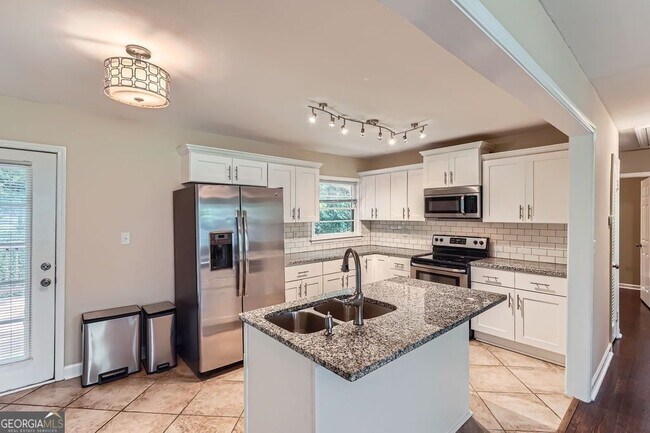 Foto del edificio - 3128 Beech Dr