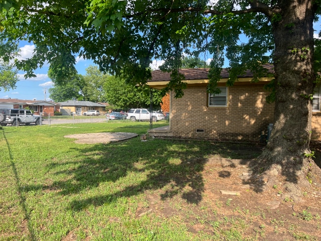Building Photo - 631 Alexander Dr