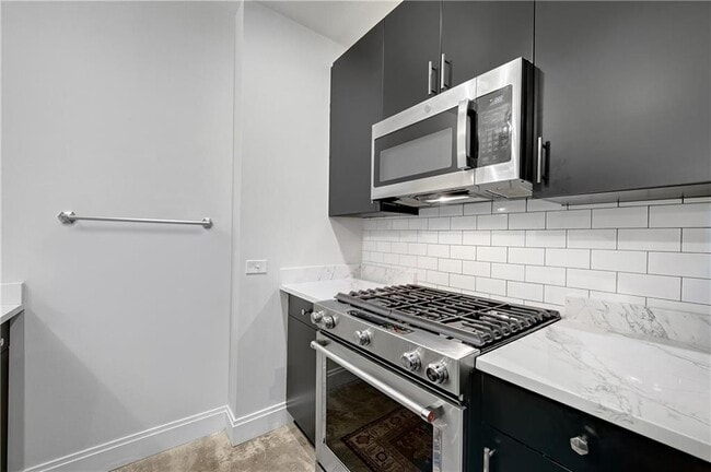 Building Photo - 905 Juniper St NE