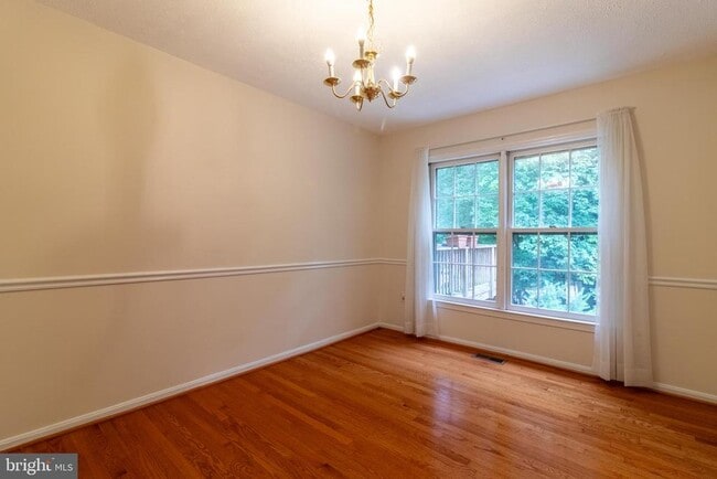 Building Photo - 4796 Gainsborough Dr