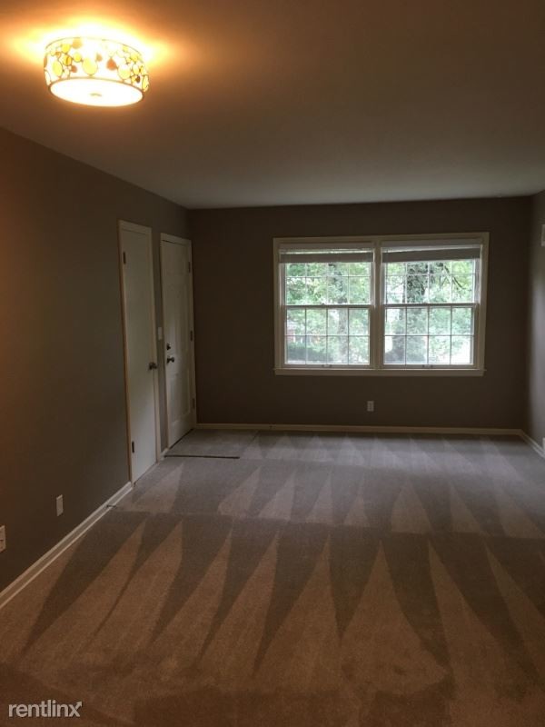 Building Photo - 2 br, 1 bath Apartment - 8438 Travis Lane