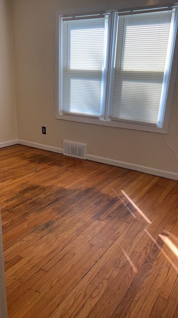 Building Photo - 3 Bedroom