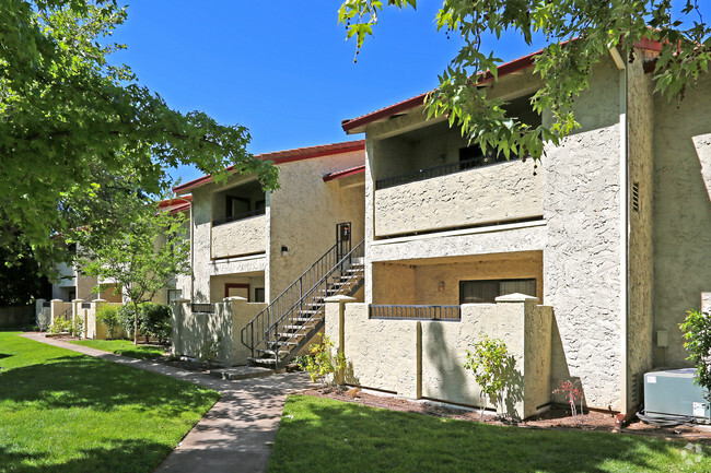 Complejo - Lakeview Apartments