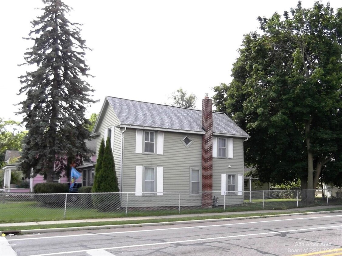 Primary Photo - 533 N Huron St