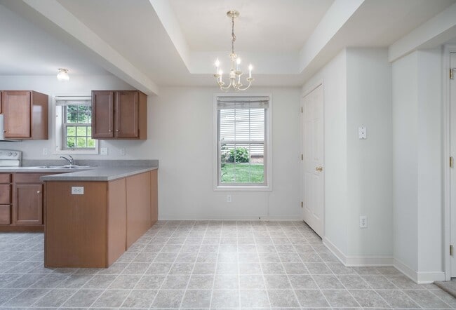 Building Photo - 526 Talon Dr