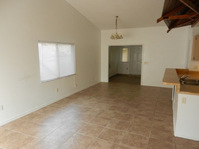 Foto del edificio - 1375 Candlewyck Dr
