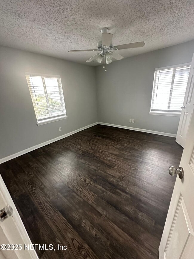 Foto del edificio - 402 8th St S