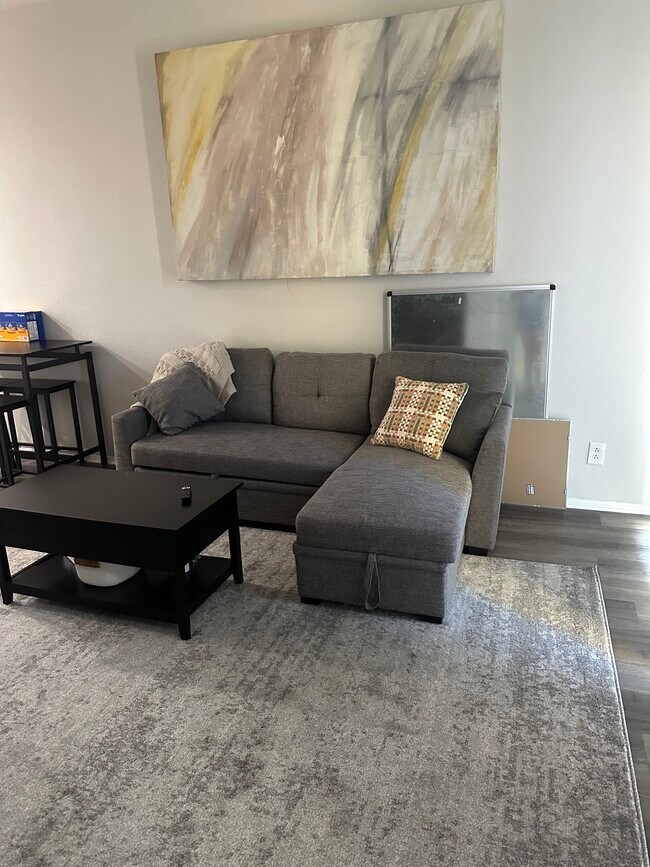 Sala de estar compartida - 604 Kellogg St