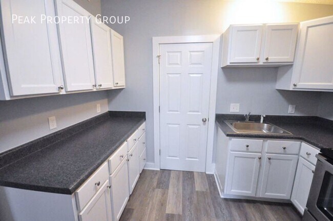 Foto del edificio - 51 McMillen Ave